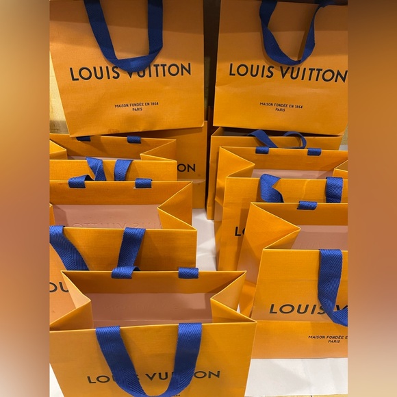 Lot of Louis Vuitton paper bags (9) - Picture 1 of 15